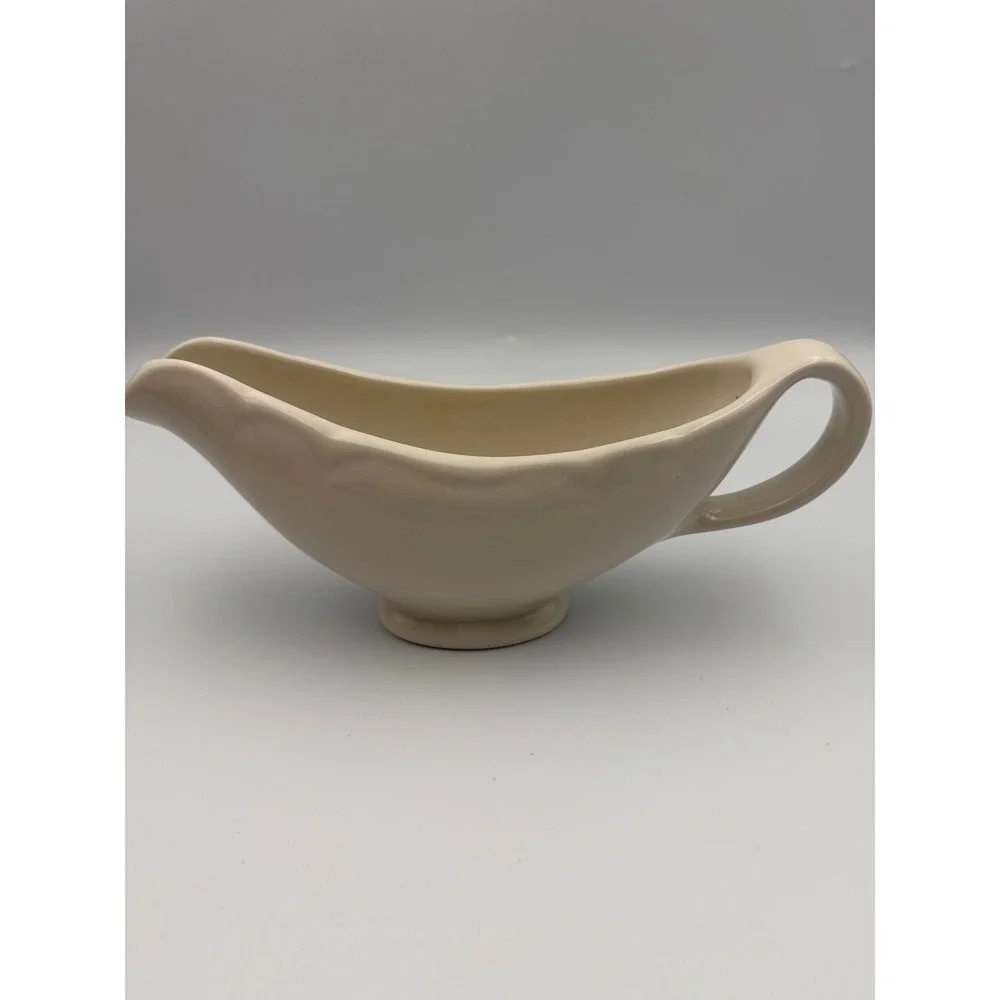Vintage HLC USA Homer Laughlin Ivory Ceramic Gravy Boat Scalloped Rim Pedestal